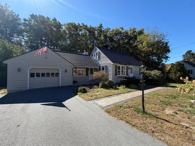 84 Nancy Ave, Dracut, MA 01826