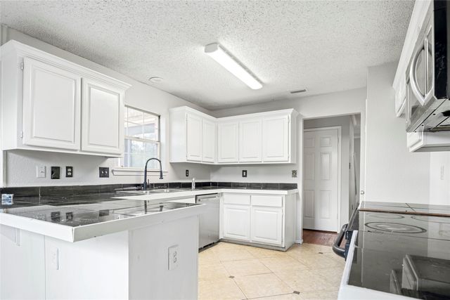 5112 Oak Gate Court, Arlington, TX 76016