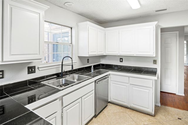 5112 Oak Gate Court, Arlington, TX 76016