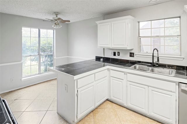 5112 Oak Gate Court, Arlington, TX 76016