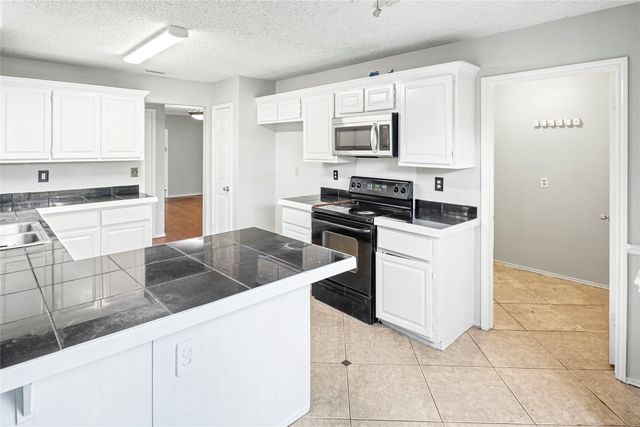 5112 Oak Gate Court, Arlington, TX 76016