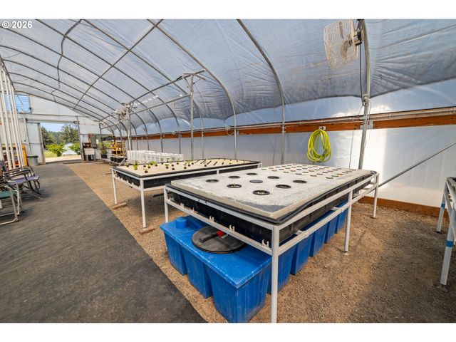 33265 Se COLORADO Rd, Sandy, OR 97055