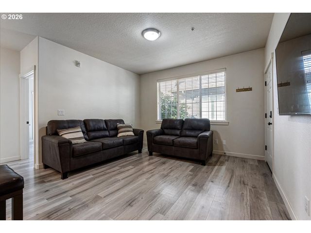 7902 Ne MIRIAM Way, Hillsboro, OR 97006