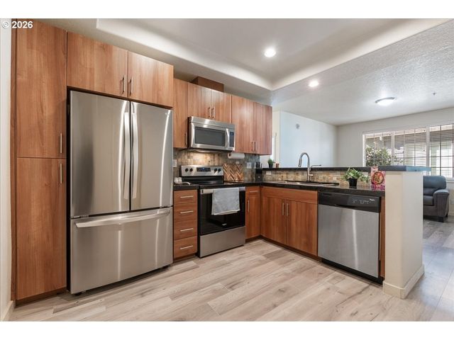 7902 Ne MIRIAM Way, Hillsboro, OR 97006