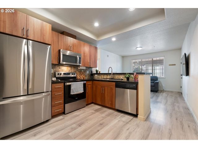 7902 Ne MIRIAM Way, Hillsboro, OR 97006