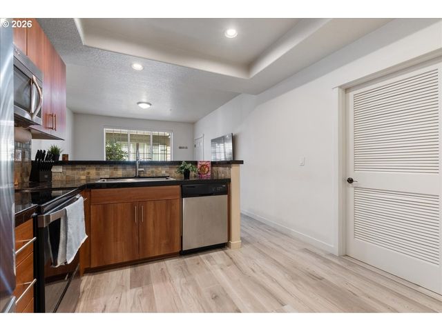 7902 Ne MIRIAM Way, Hillsboro, OR 97006