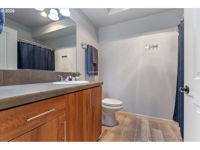 7902 Ne MIRIAM Way, Hillsboro, OR 97006