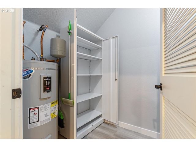 7902 Ne MIRIAM Way, Hillsboro, OR 97006