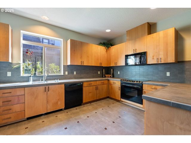 7902 Ne MIRIAM Way, Hillsboro, OR 97006