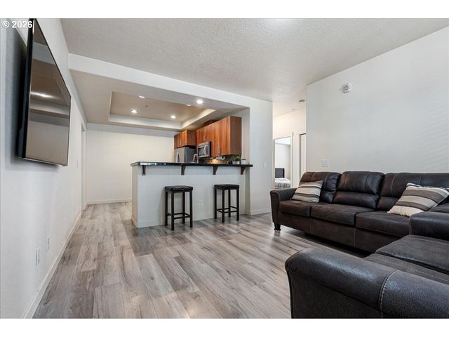 7902 Ne MIRIAM Way, Hillsboro, OR 97006