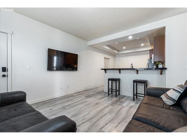 7902 Ne MIRIAM Way, Hillsboro, OR 97006