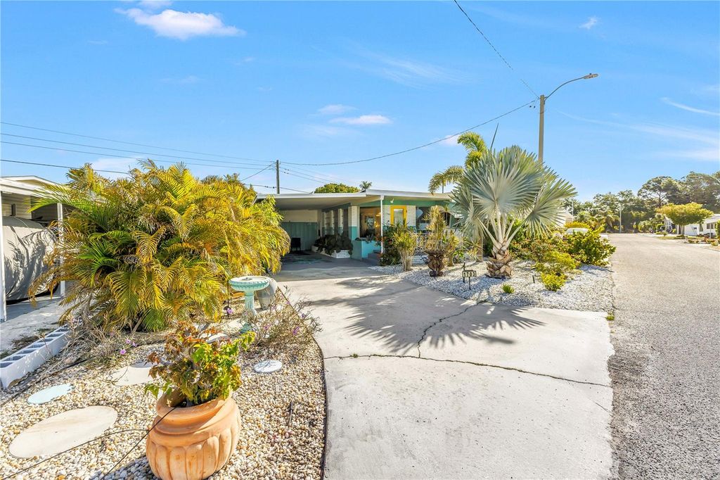 Image 3 of property listing at 1703 MINNESOTA AVENUE, Bradenton, FL 34207