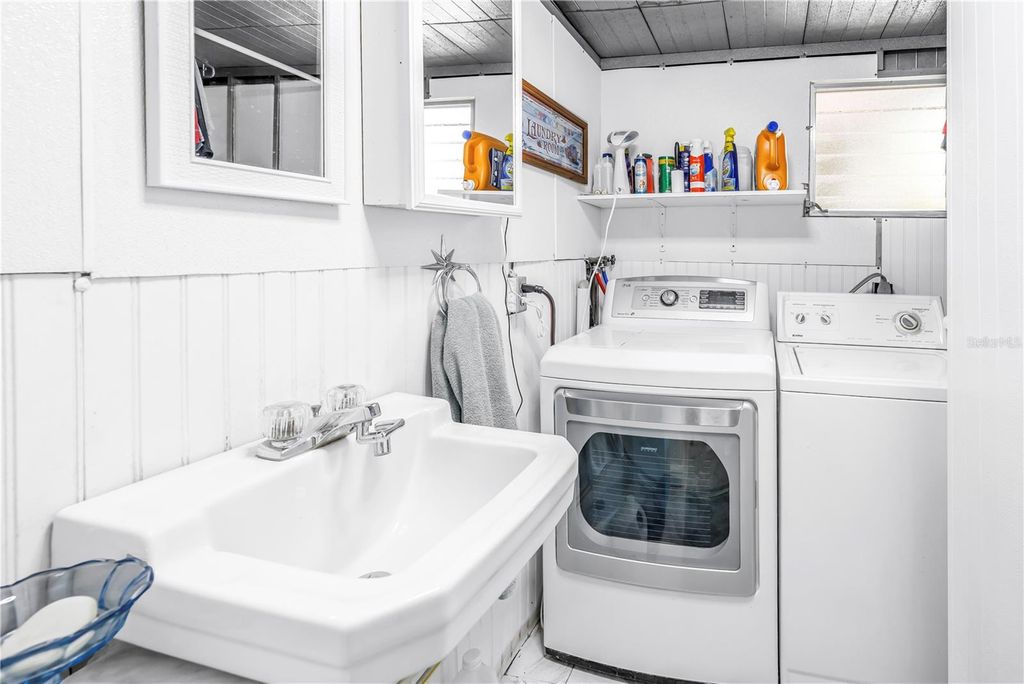 Image 27 of property listing at 1703 MINNESOTA AVENUE, Bradenton, FL 34207