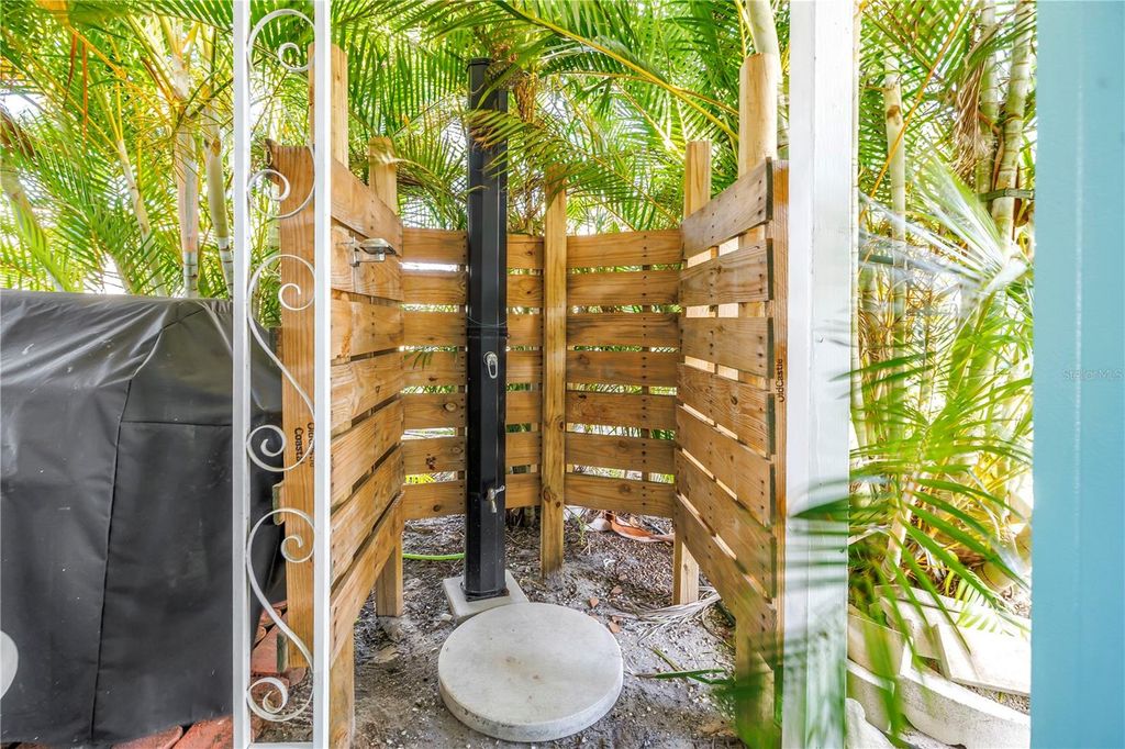 Image 28 of property listing at 1703 MINNESOTA AVENUE, Bradenton, FL 34207