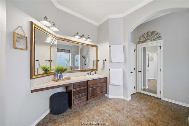 1200 Royal Adelade Drive, College Station, TX 77845