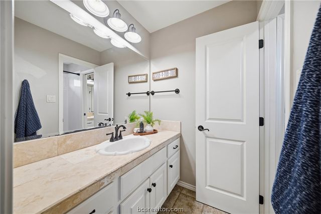 1200 Royal Adelade Drive, College Station, TX 77845