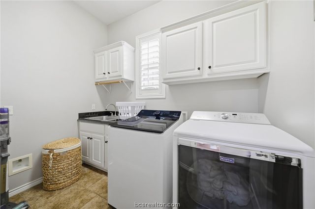 1200 Royal Adelade Drive, College Station, TX 77845