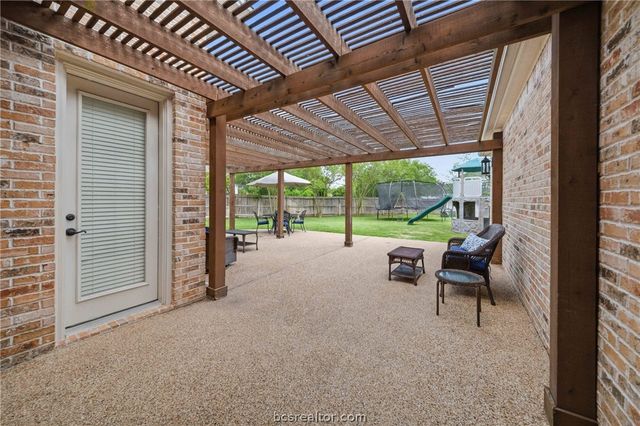 1200 Royal Adelade Drive, College Station, TX 77845