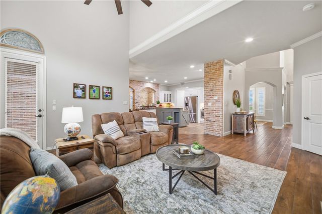 1200 Royal Adelade Drive, College Station, TX 77845
