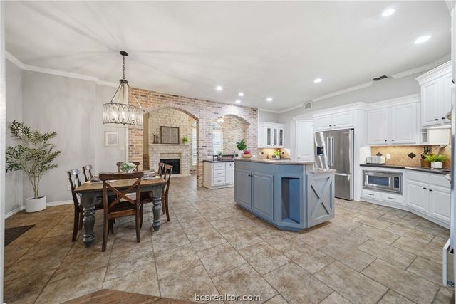1200 Royal Adelade Drive, College Station, TX 77845