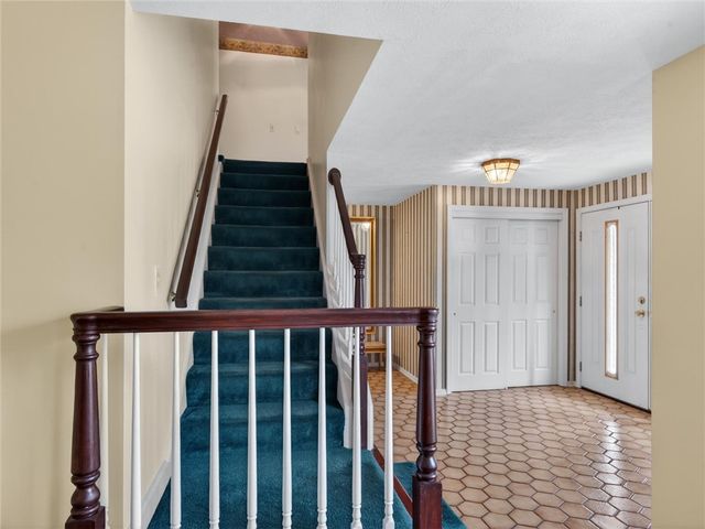 239 Southridge Drive, Greece, NY 14626