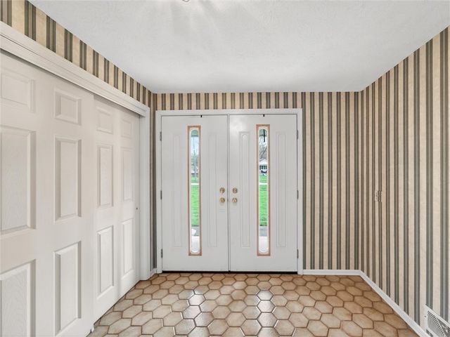 239 Southridge Drive, Greece, NY 14626