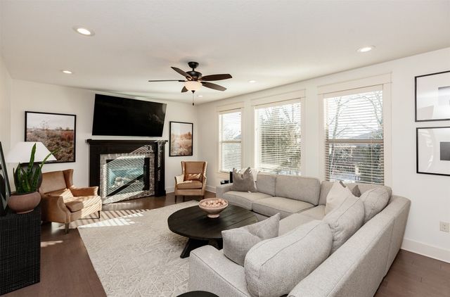 3579 NW 164th Street, Clive, IA 50325