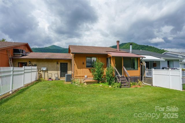 94 Market Street, Maggie Valley, NC 28751