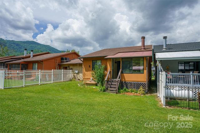 94 Market Street, Maggie Valley, NC 28751