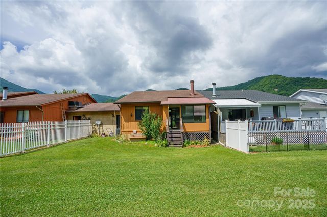 94 Market Street, Maggie Valley, NC 28751