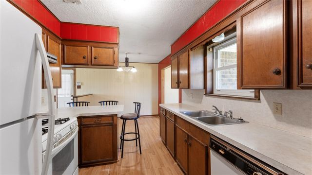 187 Watson Lake Road, Huntsville, TX 77340