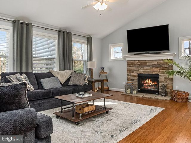 5 RECTORY DR, Stafford, VA 22554