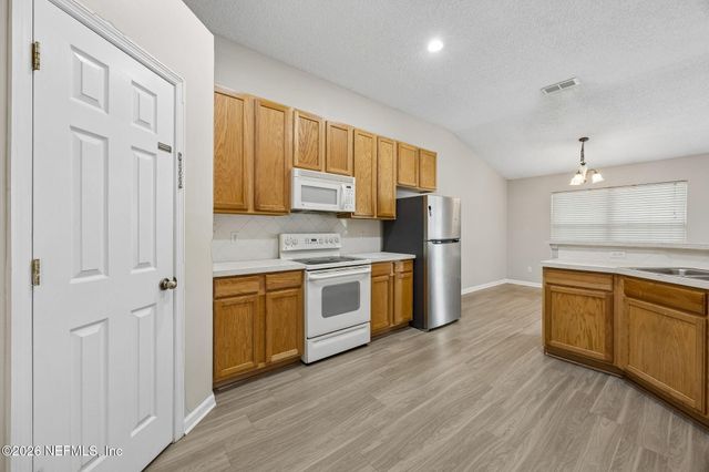 8531 LONGFORD Drive, Jacksonville, FL 32244