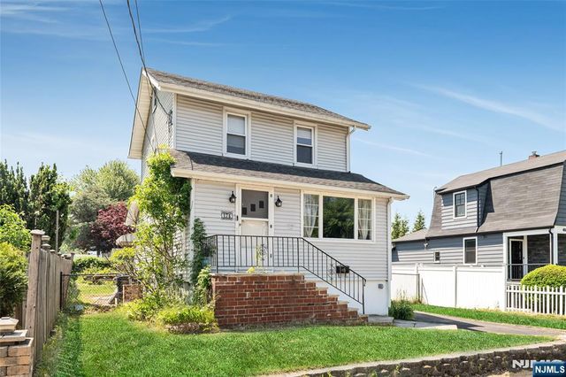 174 Phelps Avenue, Bergenfield, NJ 07621