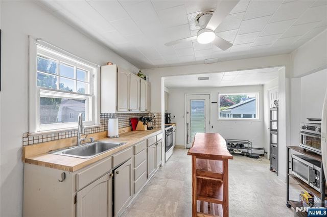 174 Phelps Avenue, Bergenfield, NJ 07621