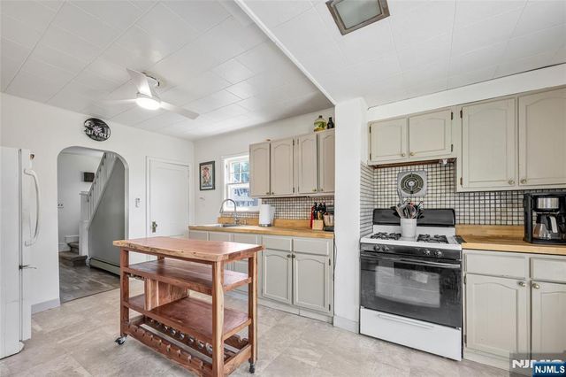 174 Phelps Avenue, Bergenfield, NJ 07621