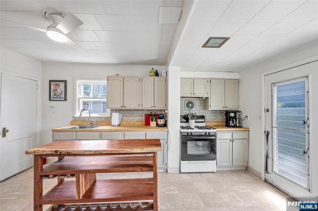 174 Phelps Avenue, Bergenfield, NJ 07621
