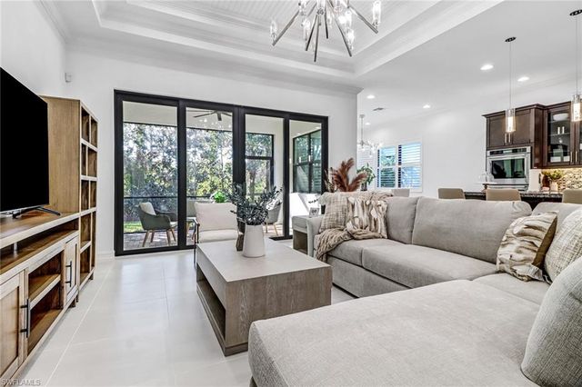 9264 Glenforest DR, Naples, FL 34120