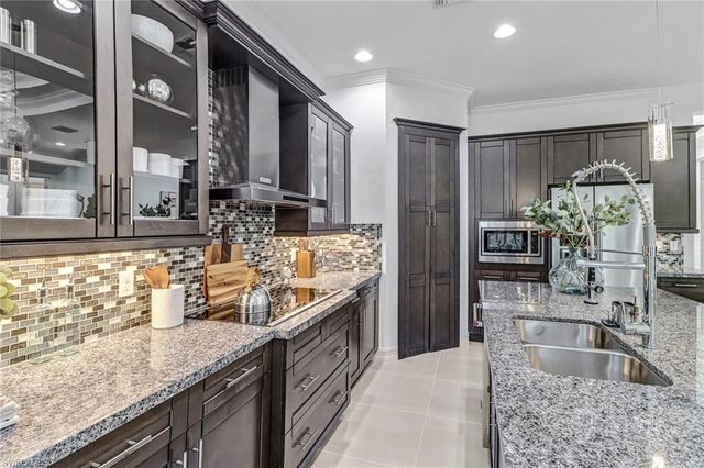 9264 Glenforest DR, Naples, FL 34120