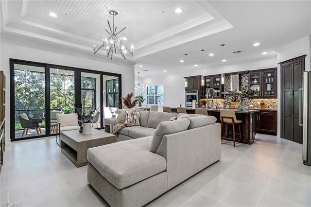 9264 Glenforest DR, Naples, FL 34120