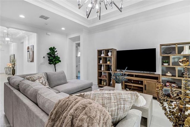 9264 Glenforest DR, Naples, FL 34120