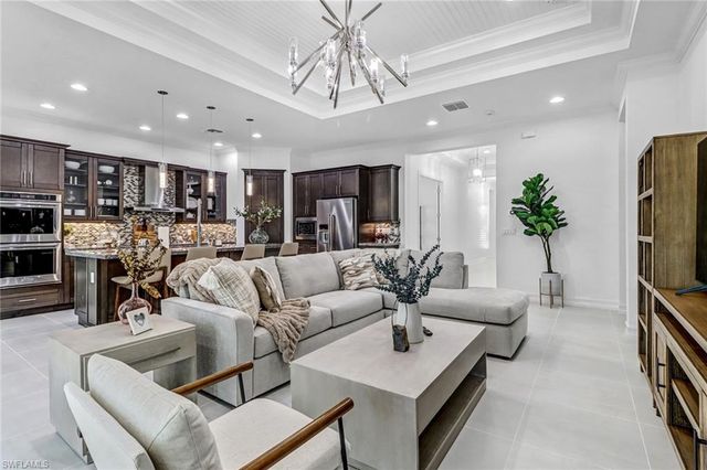 9264 Glenforest DR, Naples, FL 34120