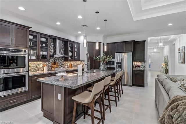 9264 Glenforest DR, Naples, FL 34120