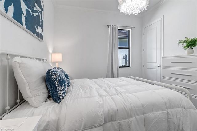 9264 Glenforest DR, Naples, FL 34120