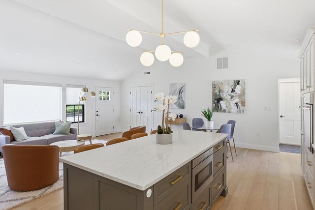 14 Temi Road, Chelmsford, MA 01824