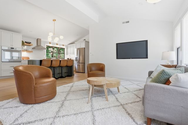 14 Temi Road, Chelmsford, MA 01824