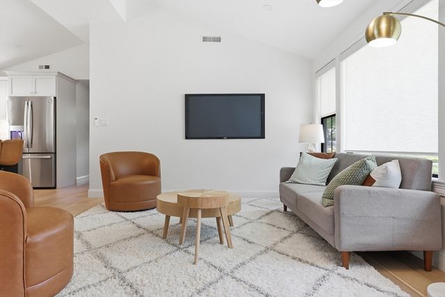 14 Temi Road, Chelmsford, MA 01824