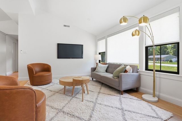 14 Temi Road, Chelmsford, MA 01824