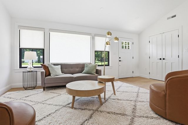 14 Temi Road, Chelmsford, MA 01824