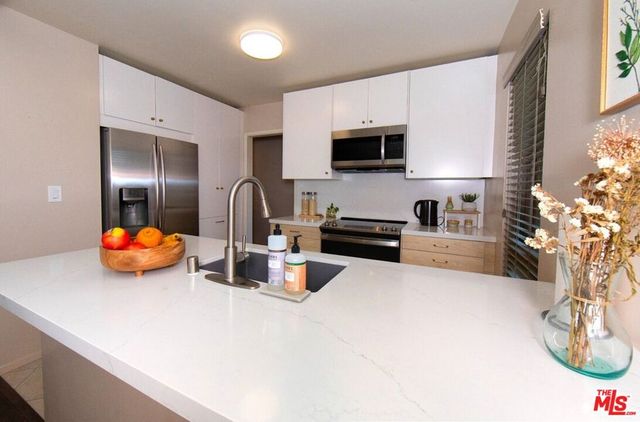 6001 Canterbury Drive 303, Culver City, CA 90230